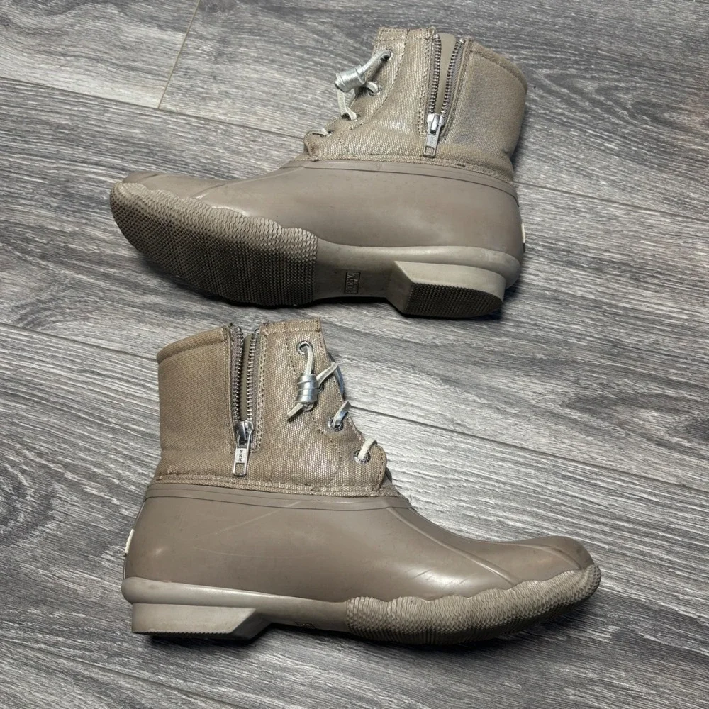 Sperry Top-Sider‎ Women's Saltwater Duck Boots Light Grey Metallic Women's 7.5